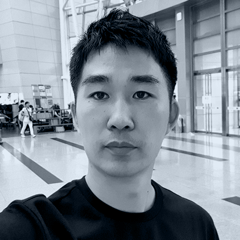 김지각 흑백 인물사진